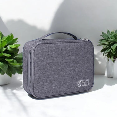 Image d'une Trousse de Rangement Multifonction à 2 Compartiments en couleur bleu-gris, idéale pour organiser vos accessoires de voyage, cosmétiques ou cùbles électroniques.
